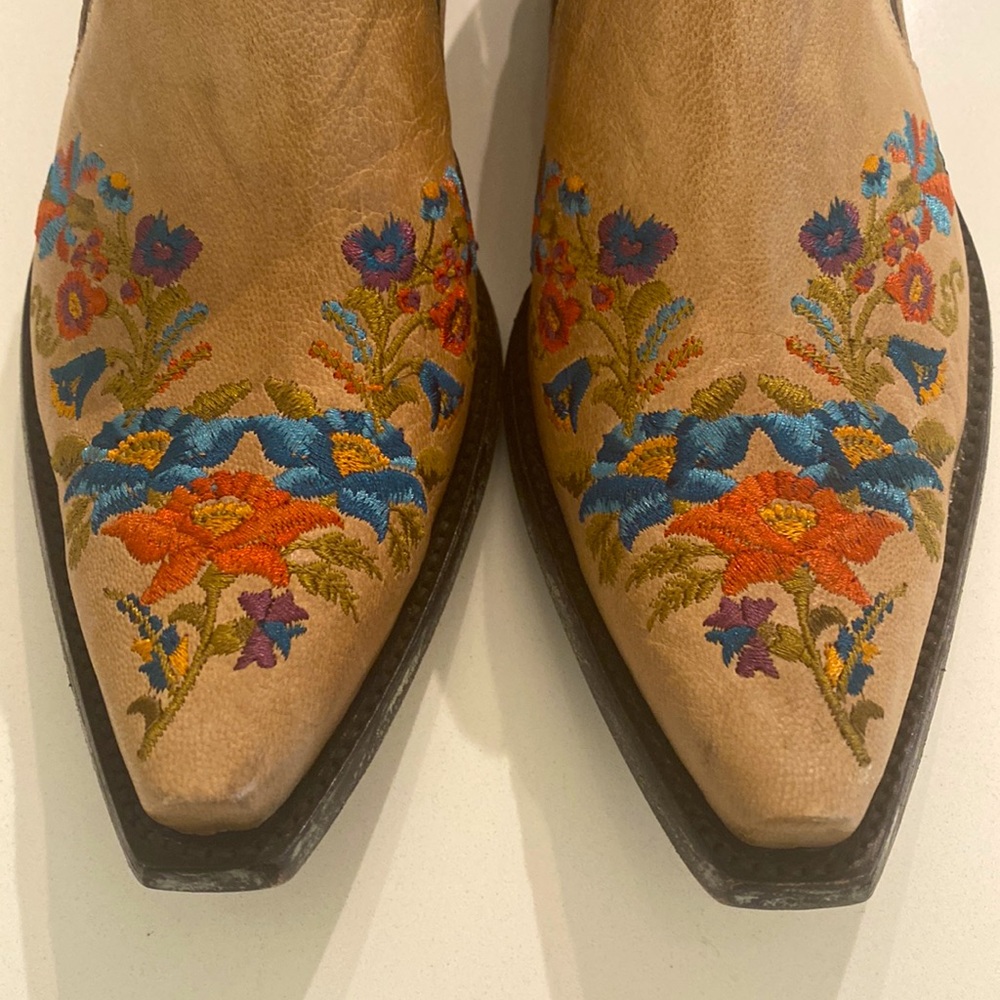 Old Gringo tan leather embroidered booties
